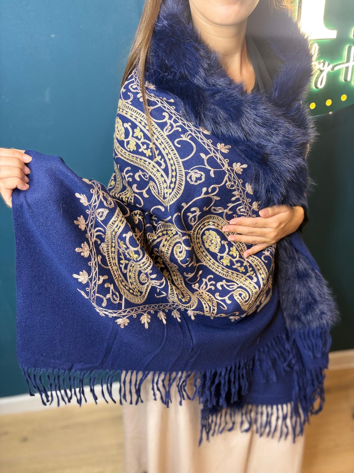 Châle Élégant Brodé Paisley avec Fourrure