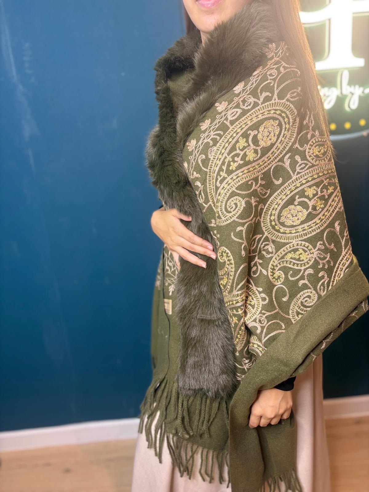 Châle Élégant Brodé Paisley avec Fourrure