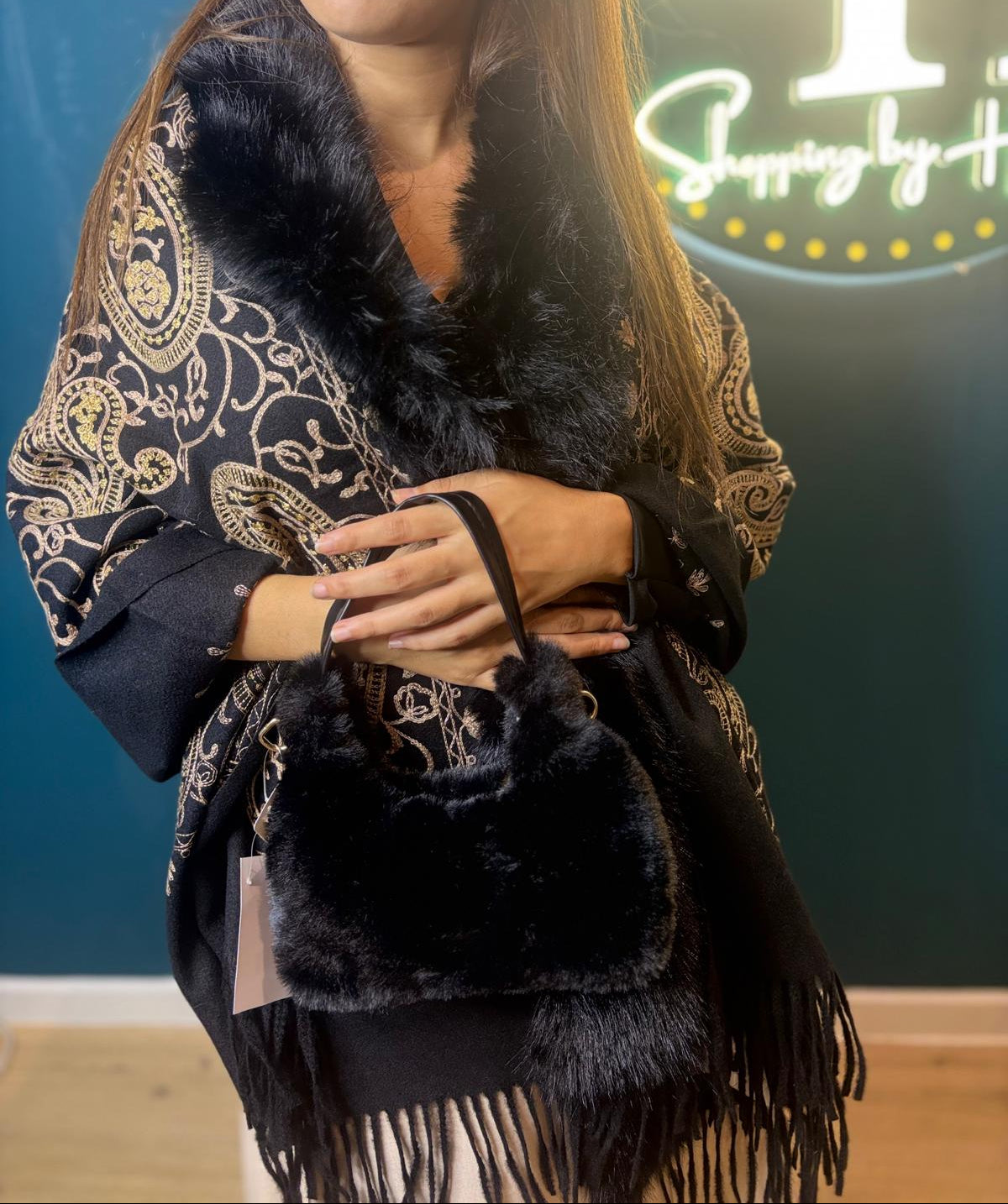 Châle Élégant Brodé Paisley avec Fourrure