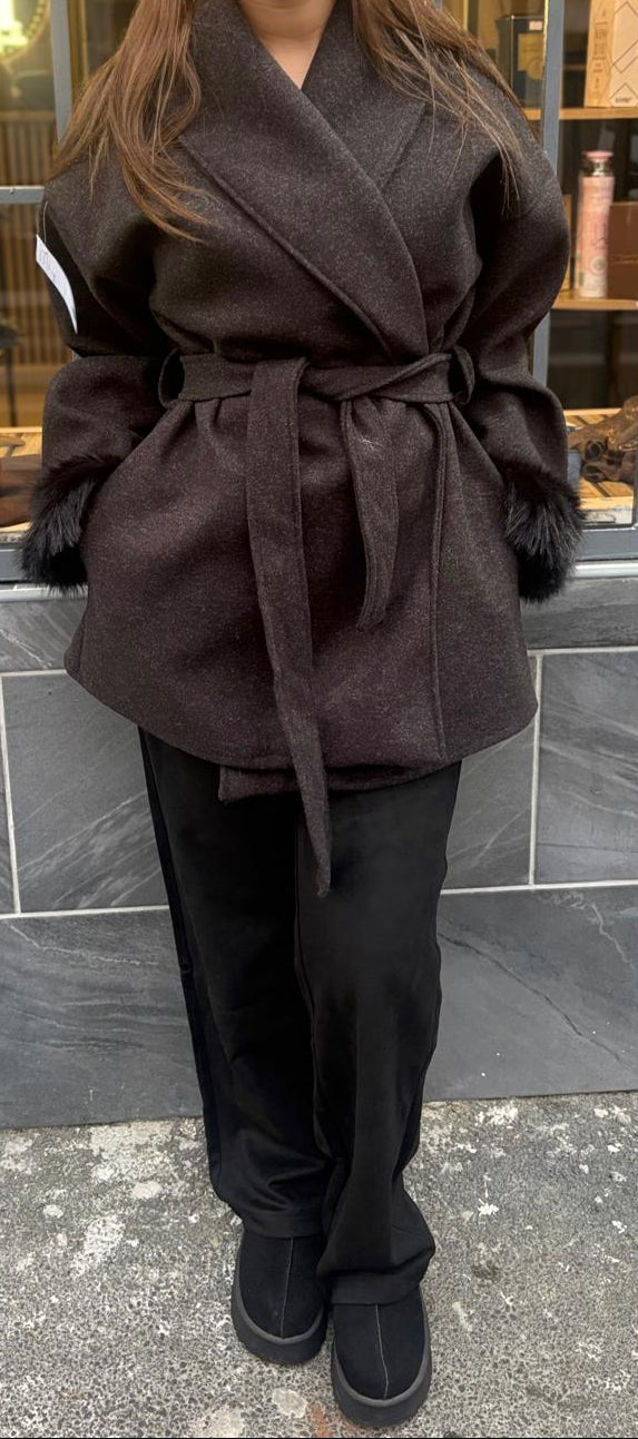 Manteau Élégant Gris à Col Fourrure