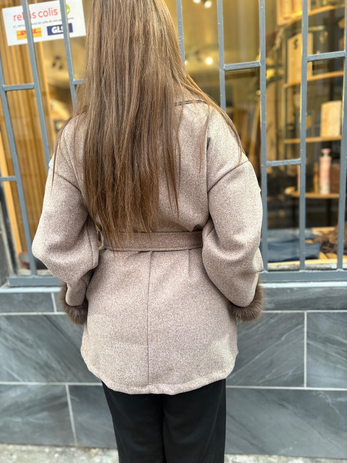 Manteau Élégant Gris à Col Fourrure