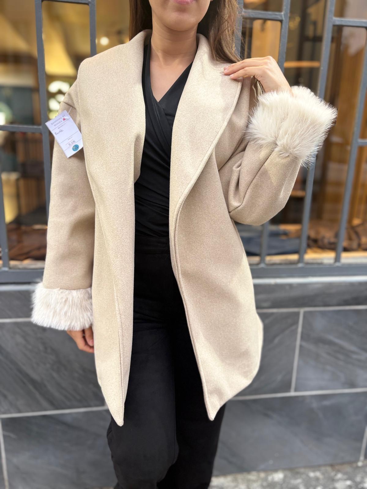 Manteau Élégant Gris à Col Fourrure